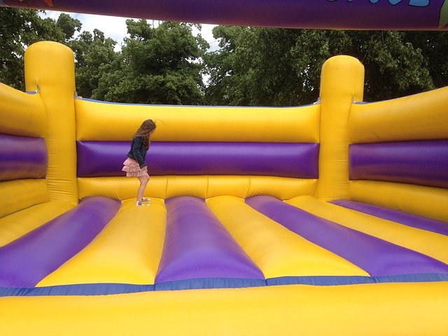 Should You Rent or Buy a Bounce House